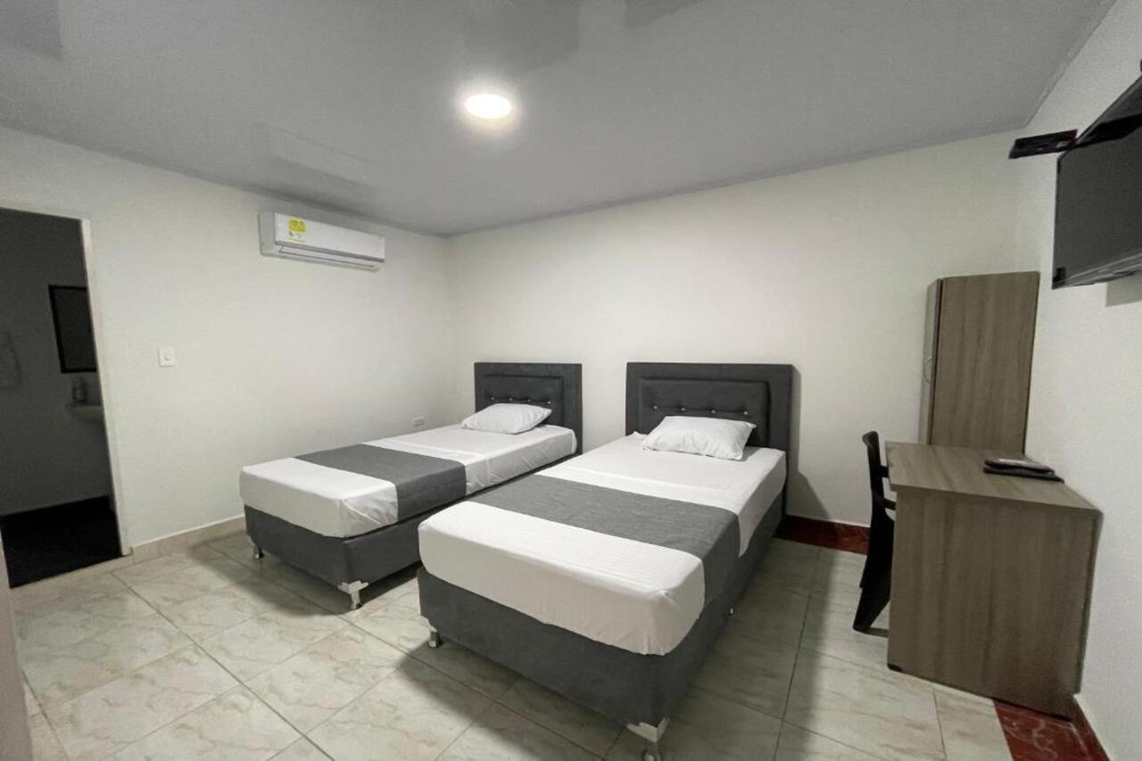 Hotel Neiva Urdaneta Екстериор снимка